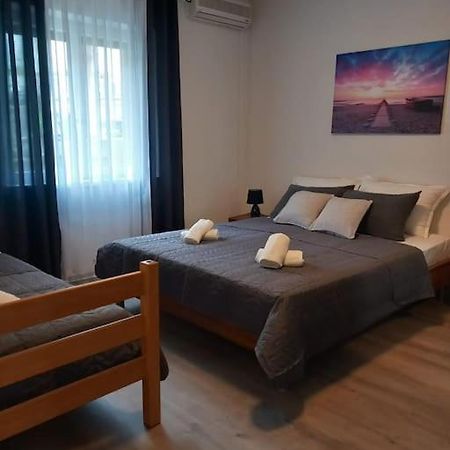 Apartment Dora-100M From The Central Beach Makarska Exterior foto